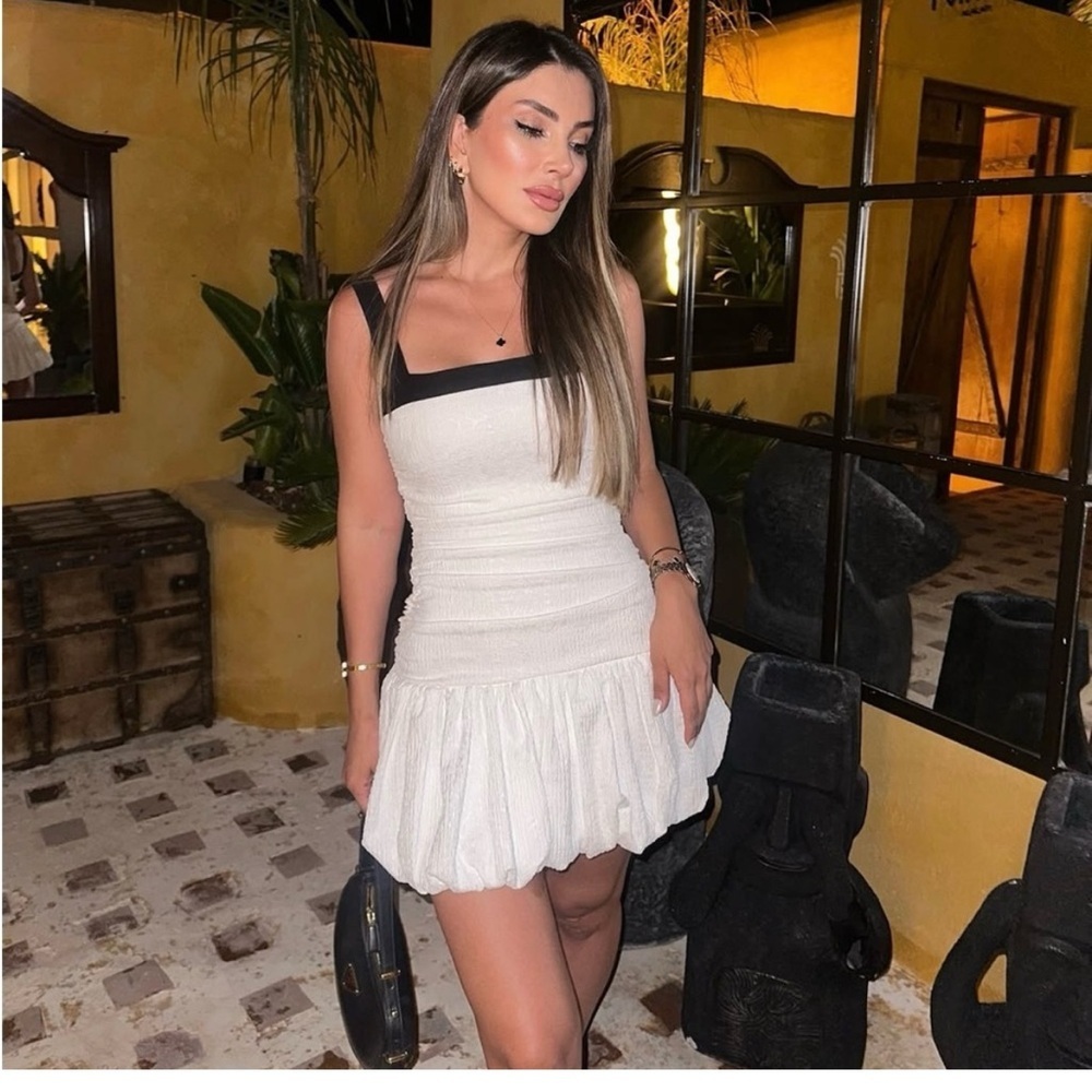 VIRAL NWT ZARA  blogger fav balloon Dress M 
🚨 FIRM PRICE
